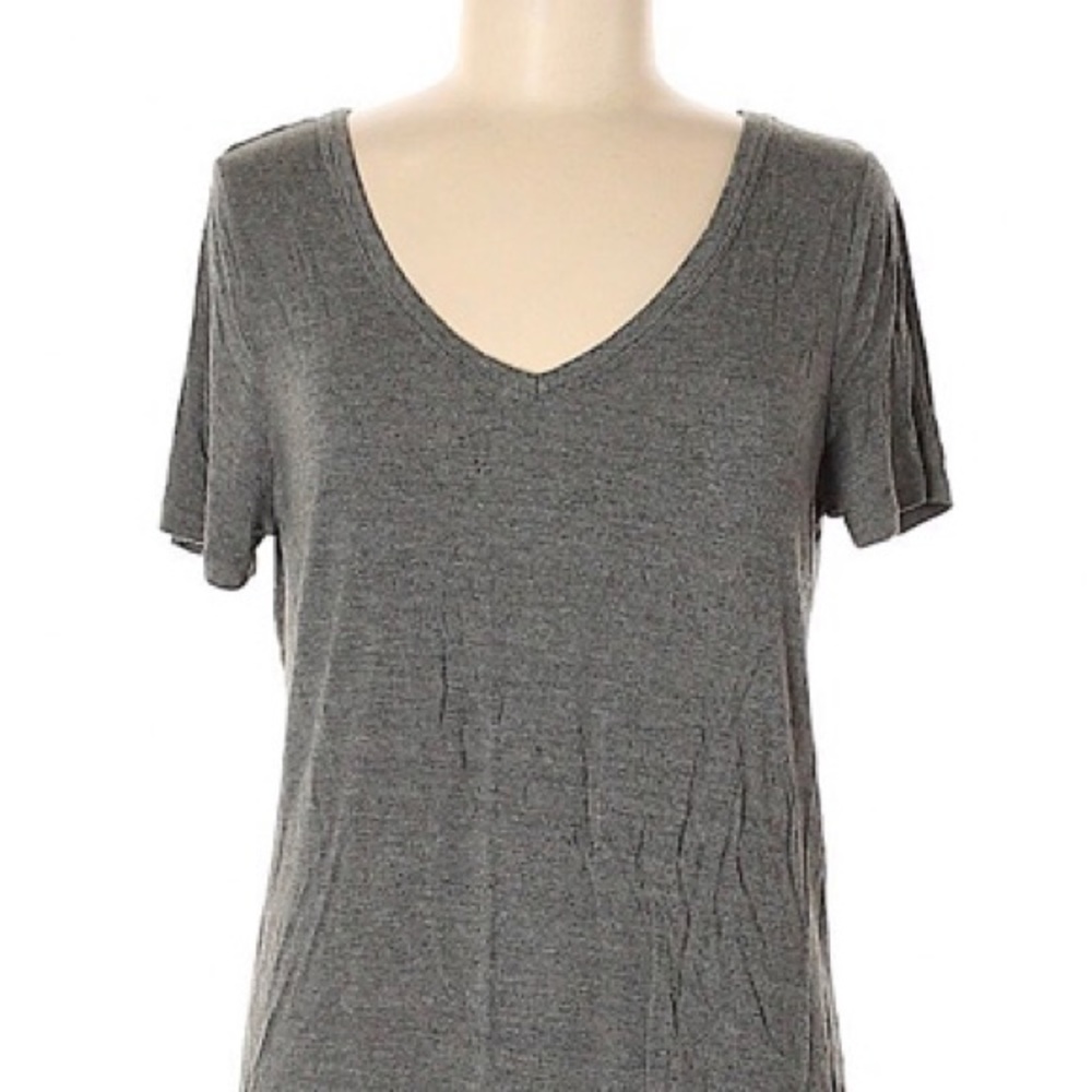 Grey loos v neck shirt